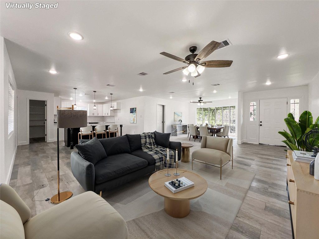 7851 Pecan Villas Drive, Houston, TX 77061