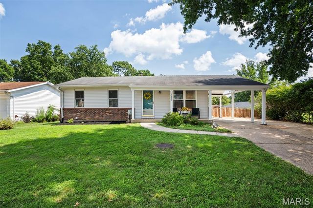 1424 Twin Trails Drive, Fenton, MO 63026