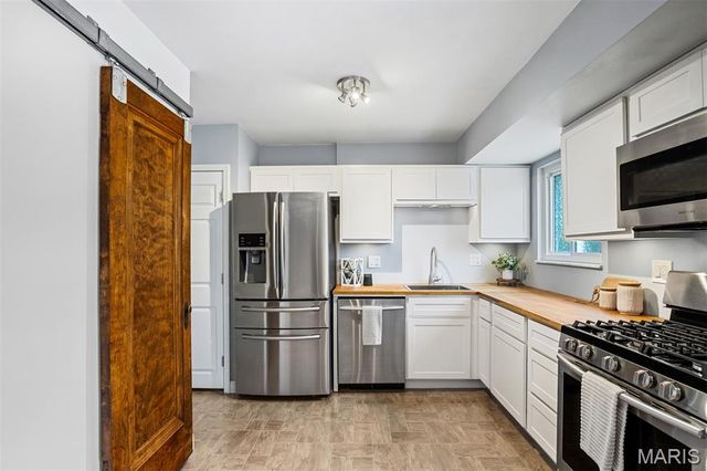 1424 Twin Trails Drive, Fenton, MO 63026