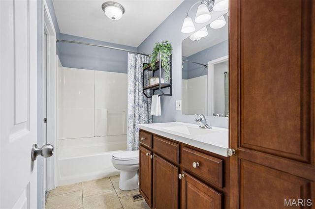 1424 Twin Trails Drive, Fenton, MO 63026