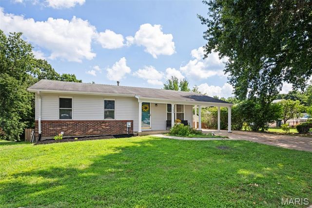 1424 Twin Trails Drive, Fenton, MO 63026