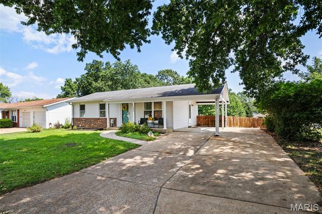 1424 Twin Trails Drive, Fenton, MO 63026