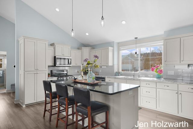 5650 16th Avenue, Georgetown Twp, MI 49426