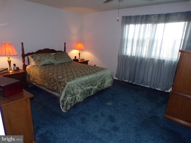 5 BROOKSIDE DR, Sewell, NJ 08080