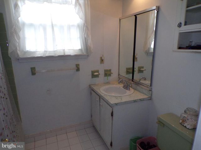 5 BROOKSIDE DR, Sewell, NJ 08080