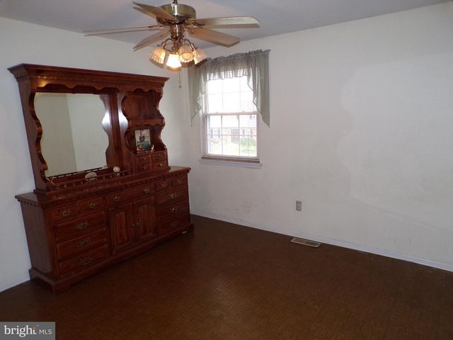 5 BROOKSIDE DR, Sewell, NJ 08080