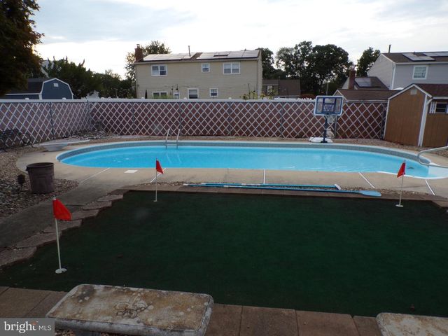 5 BROOKSIDE DR, Sewell, NJ 08080