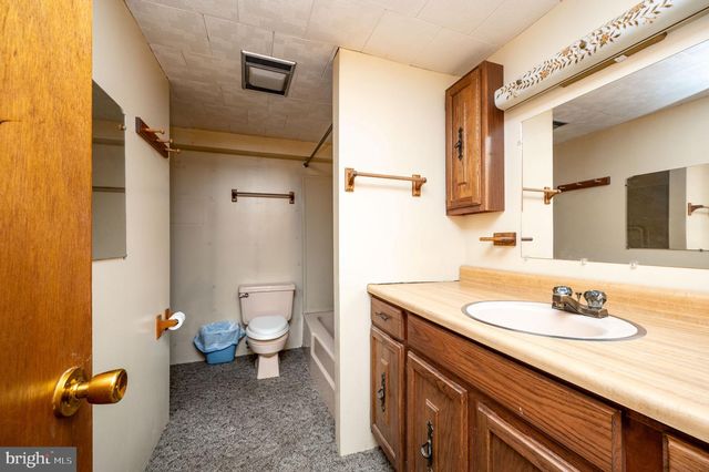 220 MAPLE SPRINGS DR, Birdsboro, PA 19508