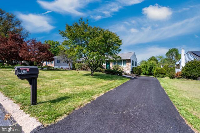 220 MAPLE SPRINGS DR, Birdsboro, PA 19508
