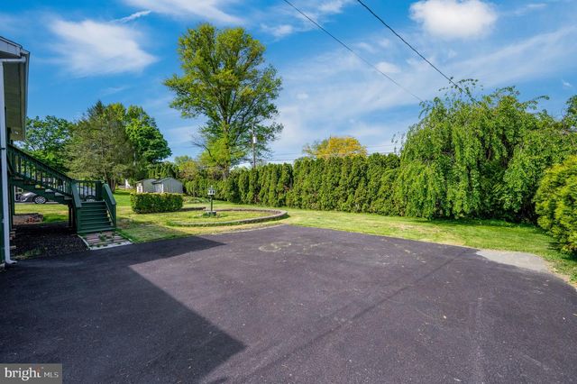 220 MAPLE SPRINGS DR, Birdsboro, PA 19508