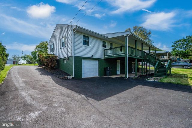 220 MAPLE SPRINGS DR, Birdsboro, PA 19508