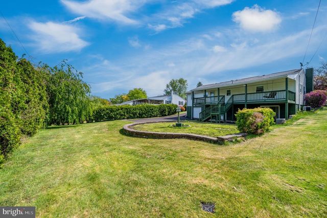 220 MAPLE SPRINGS DR, Birdsboro, PA 19508