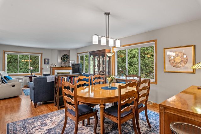 7214 W Mequon Square DRIVE, Mequon, WI 53092