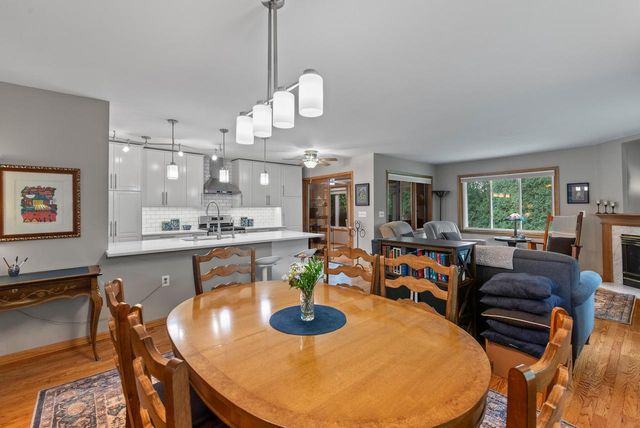 7214 W Mequon Square DRIVE, Mequon, WI 53092