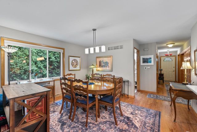 7214 W Mequon Square DRIVE, Mequon, WI 53092