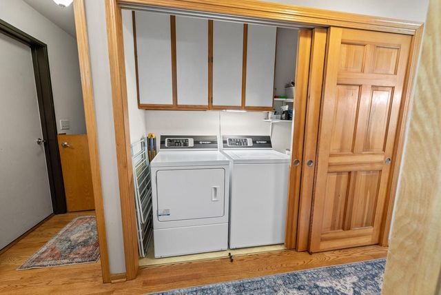 7214 W Mequon Square DRIVE, Mequon, WI 53092