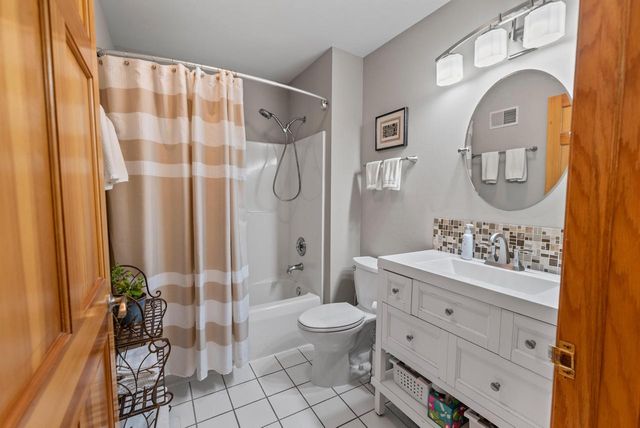 7214 W Mequon Square DRIVE, Mequon, WI 53092