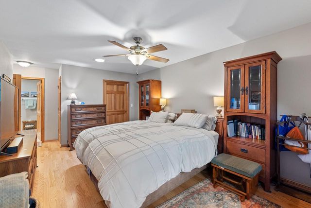 7214 W Mequon Square DRIVE, Mequon, WI 53092