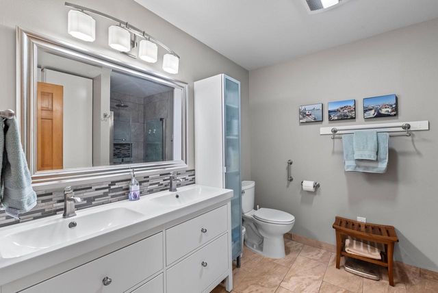7214 W Mequon Square DRIVE, Mequon, WI 53092