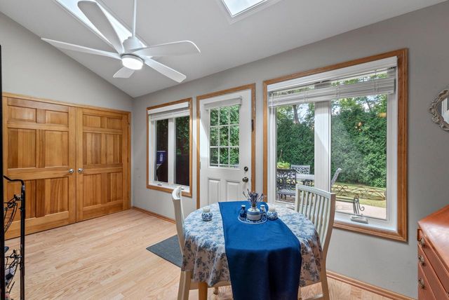 7214 W Mequon Square DRIVE, Mequon, WI 53092