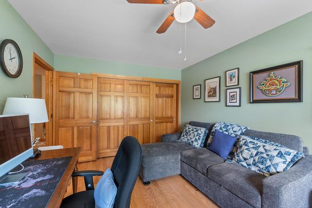 7214 W Mequon Square DRIVE, Mequon, WI 53092