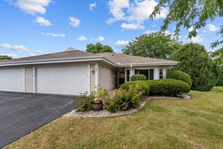 7214 W Mequon Square DRIVE, Mequon, WI 53092