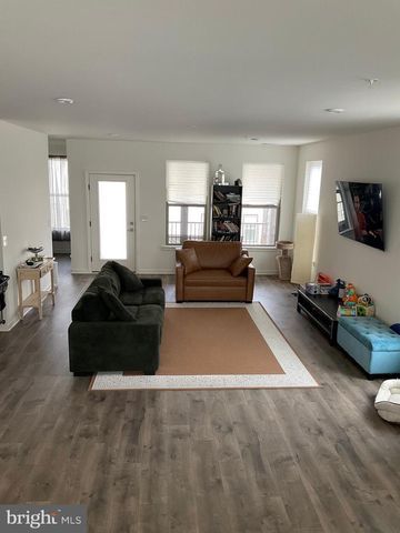 45968 SWALLOW TER, Sterling, VA 20165