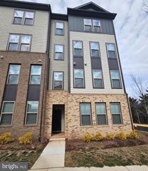 45968 SWALLOW TER, Sterling, VA 20165