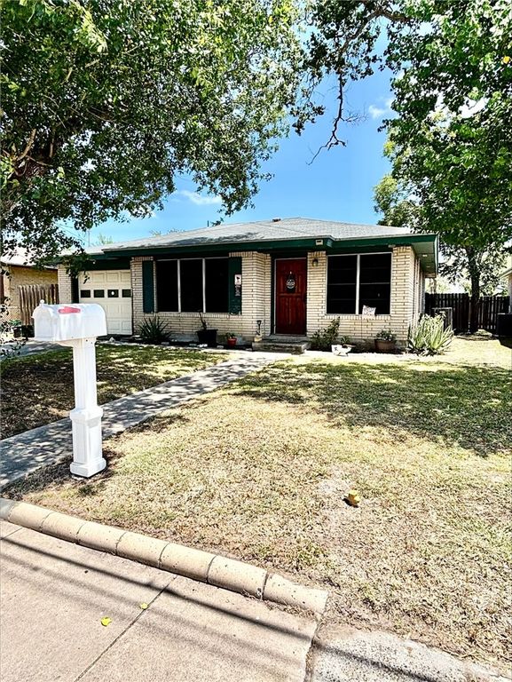 1013 Laredo St, Sinton, TX 78387 — photo 3