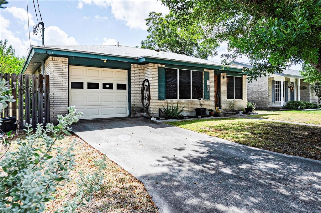 1013 Laredo St, Sinton, TX 78387 — photo 5