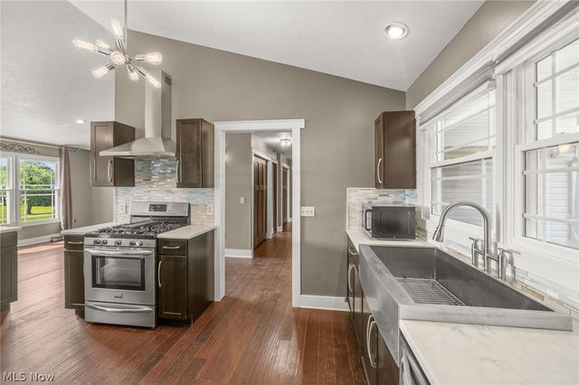 6031 Woodcrest Avenue NE, Canton, OH 44721