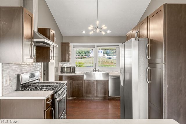 6031 Woodcrest Avenue NE, Canton, OH 44721