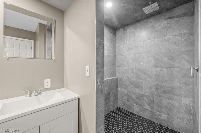 6031 Woodcrest Avenue NE, Canton, OH 44721