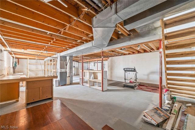 6031 Woodcrest Avenue NE, Canton, OH 44721