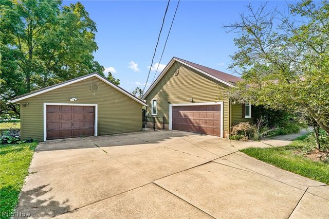 6031 Woodcrest Avenue NE, Canton, OH 44721