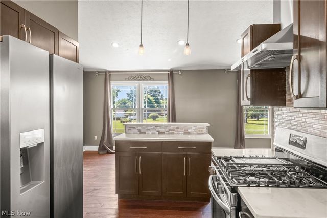 6031 Woodcrest Avenue NE, Canton, OH 44721