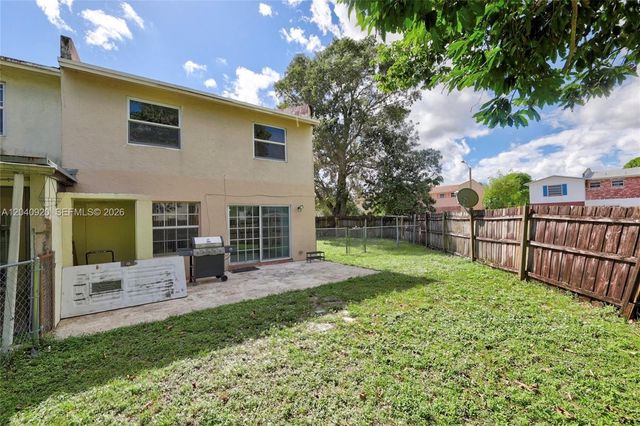 350 Sunshine Dr, Coconut Creek, FL 33066