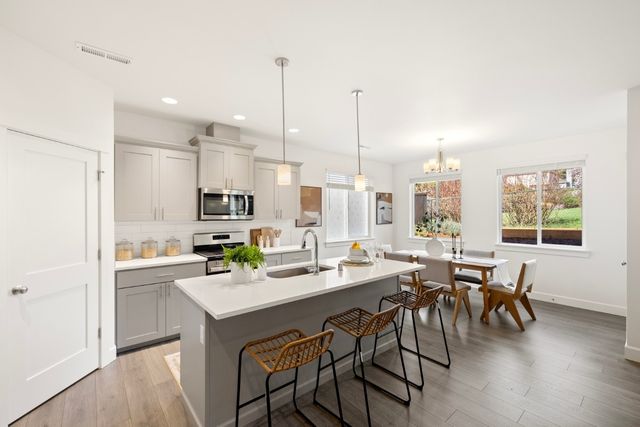 15240 SE 255th Court, Covington, WA 98042