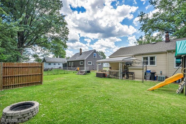 301 E 317th Street, Willowick, OH 44095
