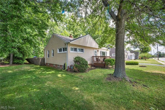 301 E 317th Street, Willowick, OH 44095