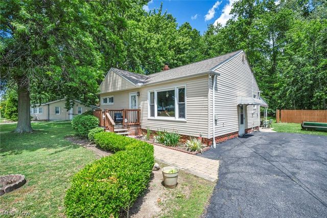 301 E 317th Street, Willowick, OH 44095