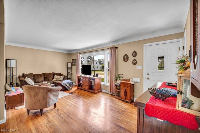 301 E 317th Street, Willowick, OH 44095