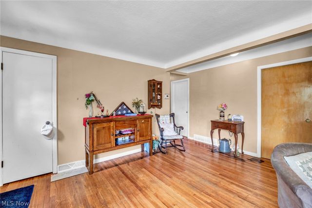 301 E 317th Street, Willowick, OH 44095