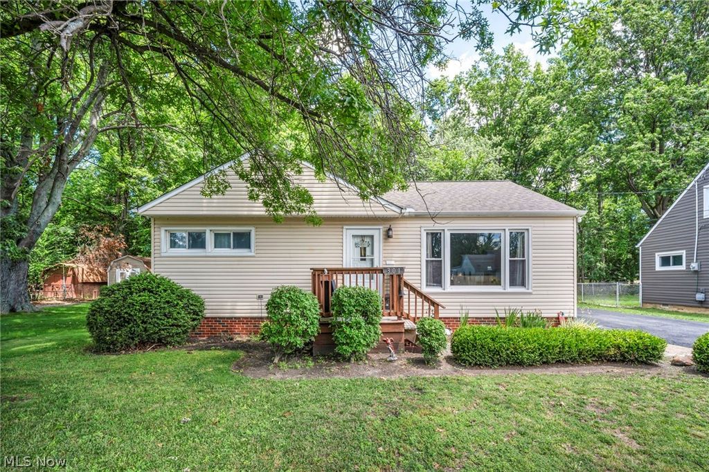 301 E 317th Street, Willowick, OH 44095