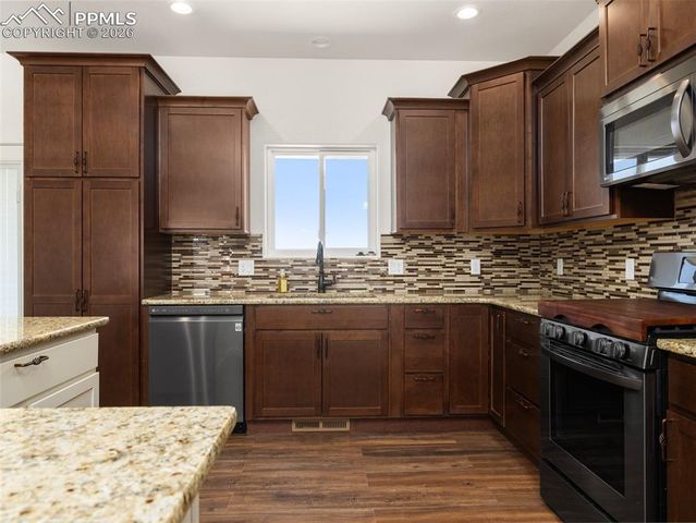 1194 E Gunpowder Lane, Pueblo, CO 81007
