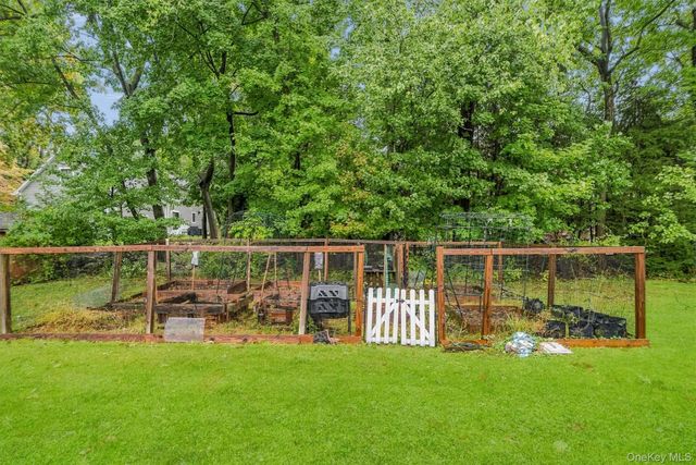 240 Center Street, Pearl River, NY 10965