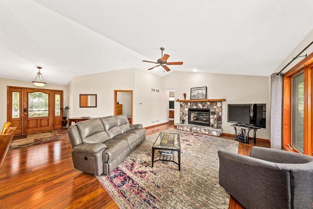 N26W27080 Prospect AVENUE, Pewaukee, WI 53072