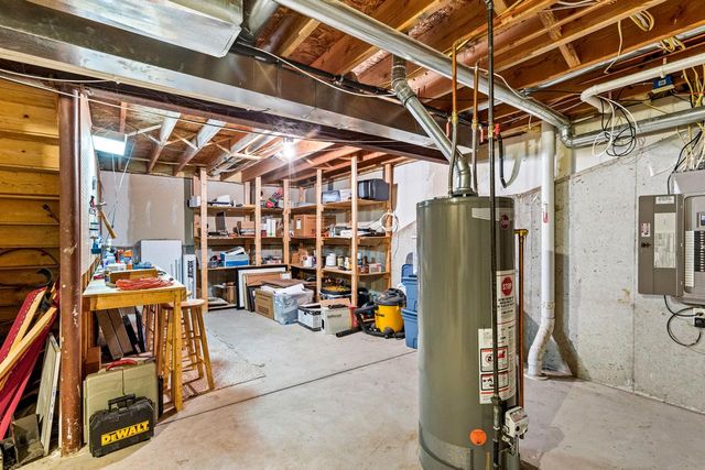 N26W27080 Prospect AVENUE, Pewaukee, WI 53072