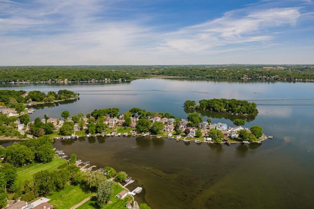 N26W27080 Prospect AVENUE, Pewaukee, WI 53072