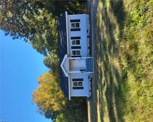 24 Smucker RD, Newport News, VA 23602